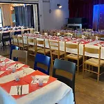 Cosy De 6 Personnes Avec Terrasse A - Api-1-52-1255 Kamp alanı Vic-sur-Cère