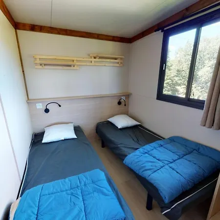 Cosy De 6 Personnes Avec Terrasse à - Api-1-52-1255 *