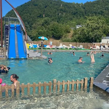 Campeggio Cosy De 6 Personnes Avec Terrasse à - Api-1-52-1255 Vic-sur-Cère