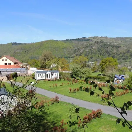 Cosy De 6 Personnes Avec Terrasse à - Api-1-52-1255