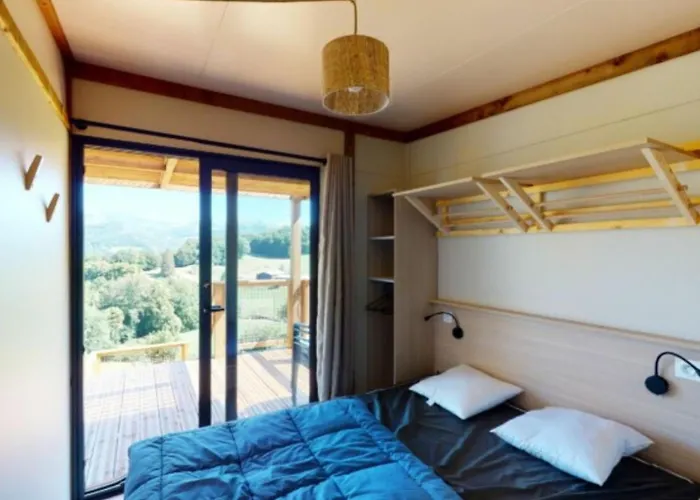 Cosy De 6 Personnes Avec Terrasse à - Api-1-52-1255 Camping *