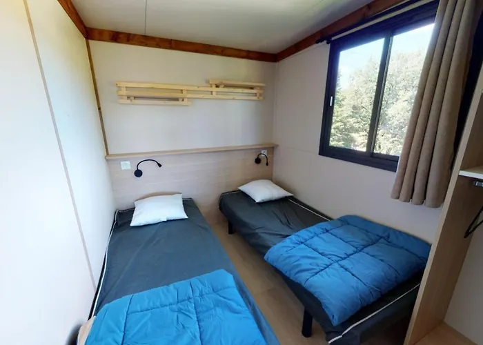 Cosy De 6 Personnes Avec Terrasse à - Api-1-52-1255 *