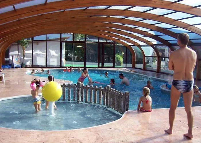 Cosy De 6 Personnes Avec Terrasse à - Api-1-52-1255 Vic-sur-Cère