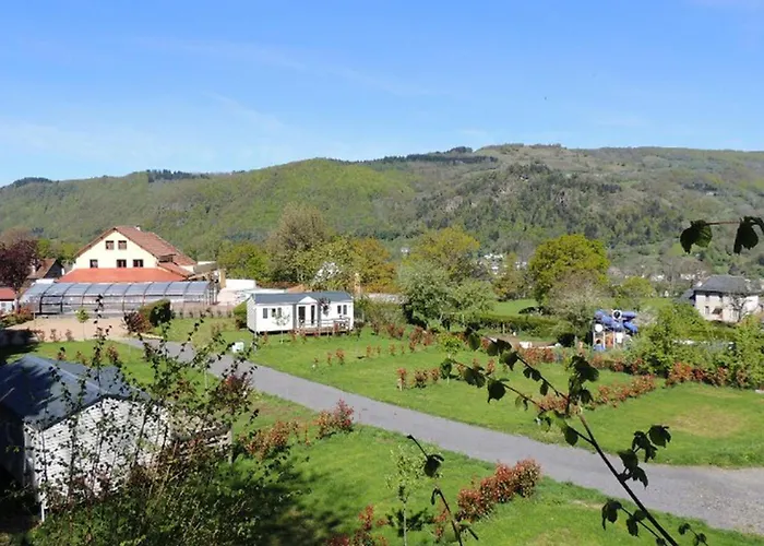 Cosy De 6 Personnes Avec Terrasse à - Api-1-52-1255