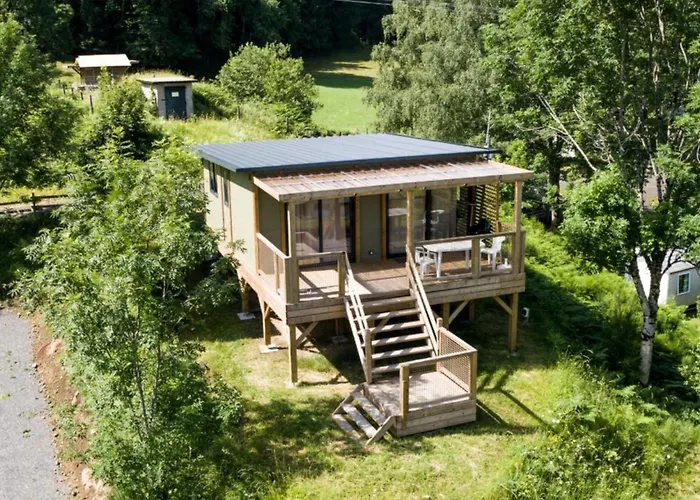 Cosy De 6 Personnes Avec Terrasse à - Api-1-52-1255 Camping Vic-sur-Cère