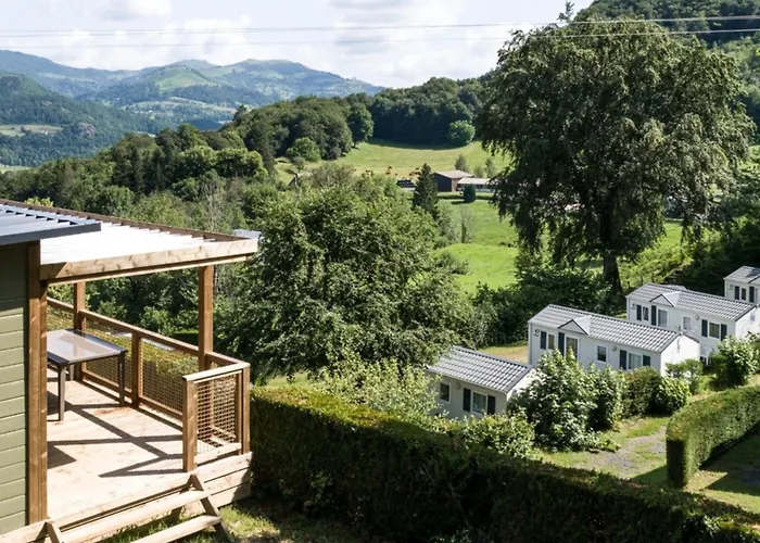 Camping Cosy De 6 Personnes Avec Terrasse à - Api-1-52-1255