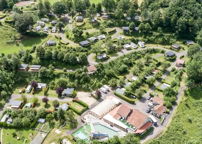 Camping Cosy De 6 Personnes Avec Terrasse à - Api-1-52-1255 *